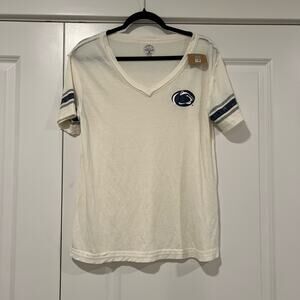 NWT‎ Rivalry Threads Penn State Short Sleeve V Neck Shirt Cream and Navy Size M